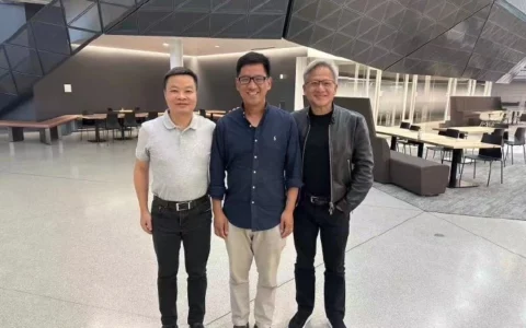 小鹏汽车何小鹏与英伟达黄仁勋合影透露两家公司合作