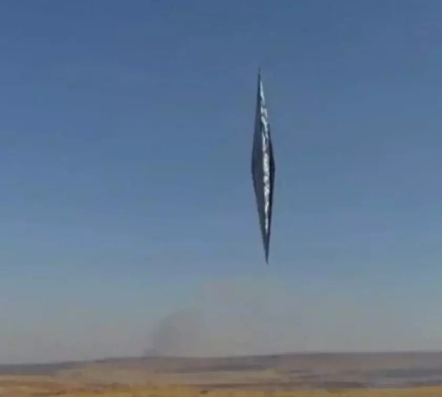 阿根廷上空出现箭形UFO 可在空中90度自由旋转