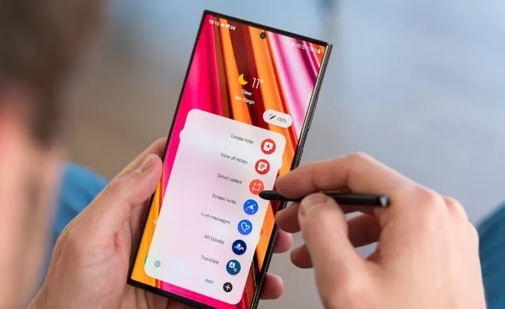 消息称三星Galaxy S24 Ultra将使用平面屏幕