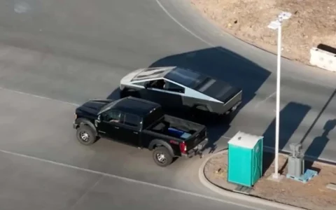 特斯拉Cybertruck与福特F-250 Super Duty尺寸比较