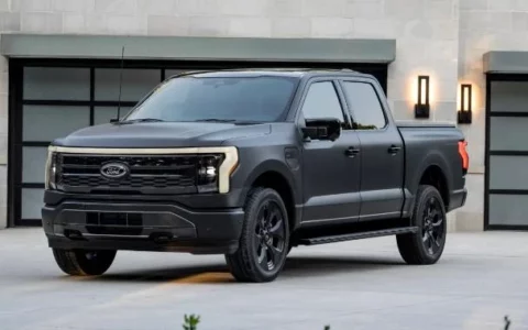 福特推出限量版哑光黑F-150 Lightning