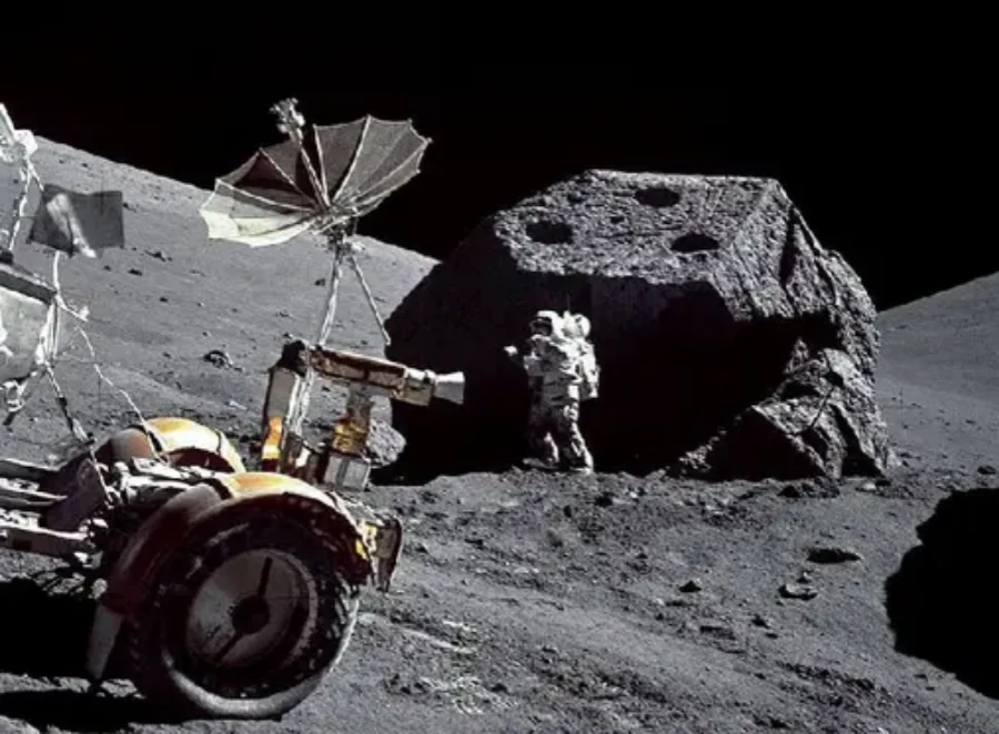 NASA隐藏月球存在外星人证据 月球上疑似非自然物体曝光