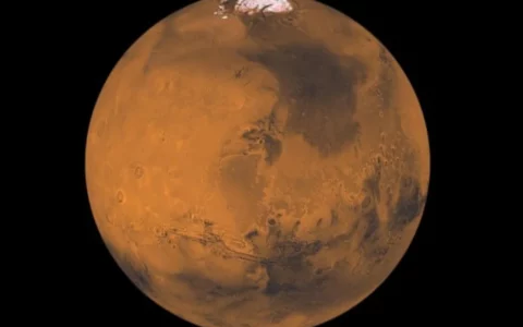 NASA拍到火星古代冰川移动时留下的地质痕迹