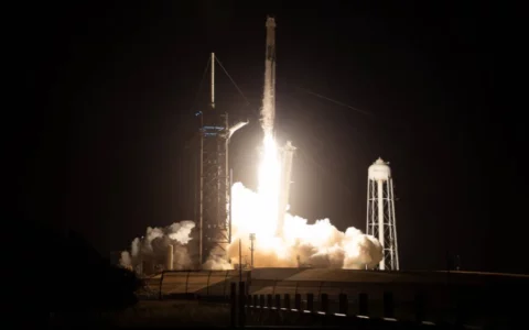 NASA用SpaceX飞龙号送四名宇航员前往国际太空站