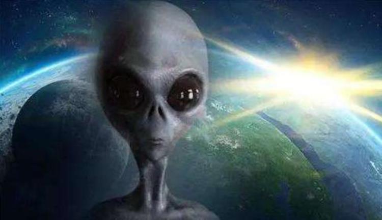 外星人绑架事件：希尔夫妇被外星人劫持到飞碟上记得外星人模样