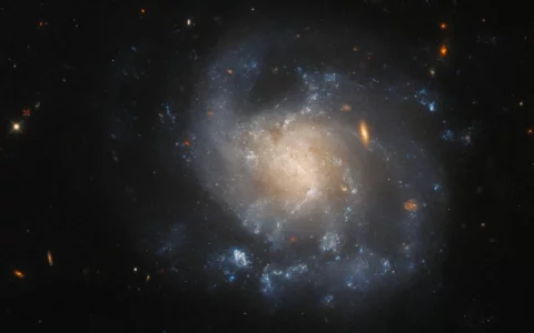 NASA/ESA哈勃太空望远镜拍摄距地球超过1.5亿光年超新星爆炸