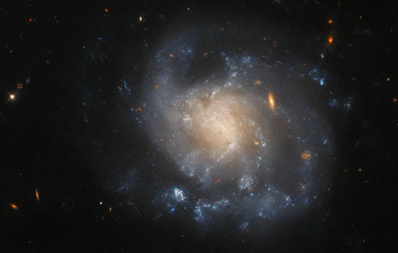 NASA/ESA哈勃太空望远镜拍摄距地球超过1.5亿光年超新星爆炸