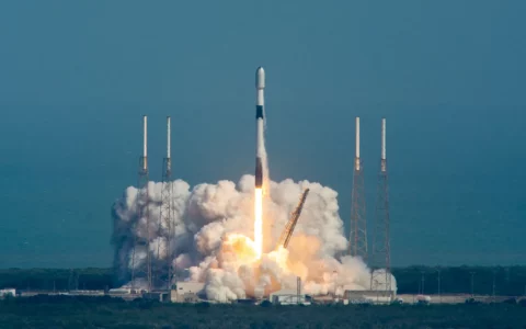 SpaceX准备用猎鹰9号火箭发射21颗新星链卫星