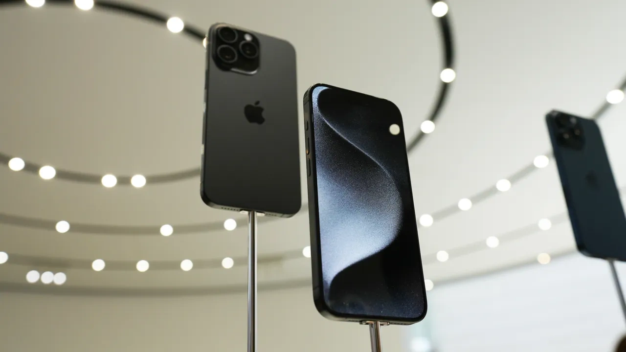 苹果iPhone 15和iPhone 15 Pro有哪些特点和不同？以及真机图赏