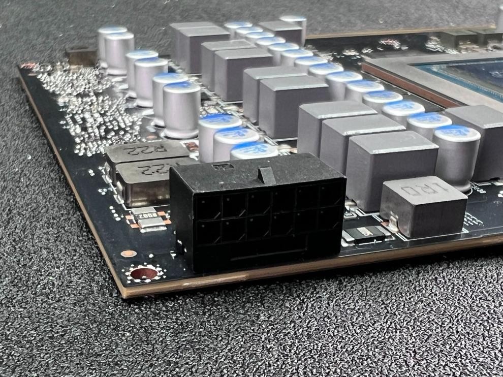 有见过满载也不发烧的显卡吗？影驰 GeForce RTX 4090 金属大师 AIO OC评测