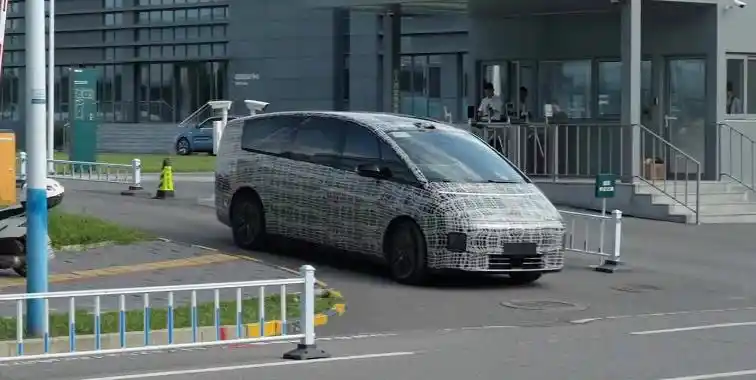 理想MPV曝光 撞脸比亚迪20年前概念车