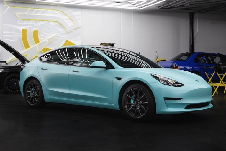 特斯拉Model 3焕新版有望下月开始在意大利交付 已运抵展厅