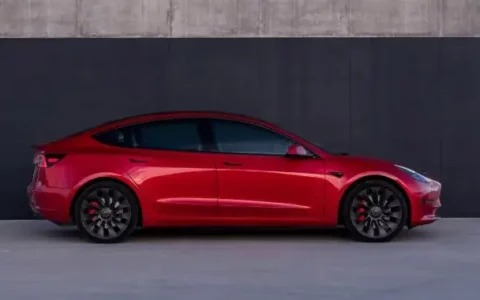 特斯拉在推荐计划中增加Model 3性能赠品