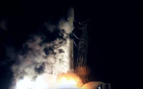 SpaceX猎鹰9号火箭发射21颗V2 Mini星链卫星 星链互联网用户破200万