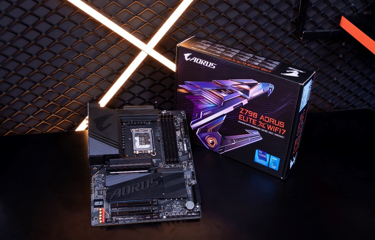 买主板可免单!技嘉AORUS助阵WBG出征S13