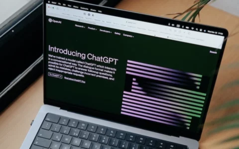 OpenAI将出售数亿美元股票  估值达900亿美元