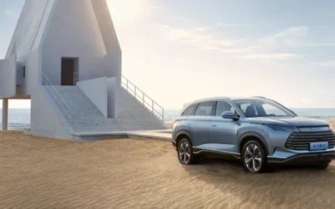 比亚迪汽车旗下海洋网车型护卫舰07降价1.2万元 定位大五座超混SUV