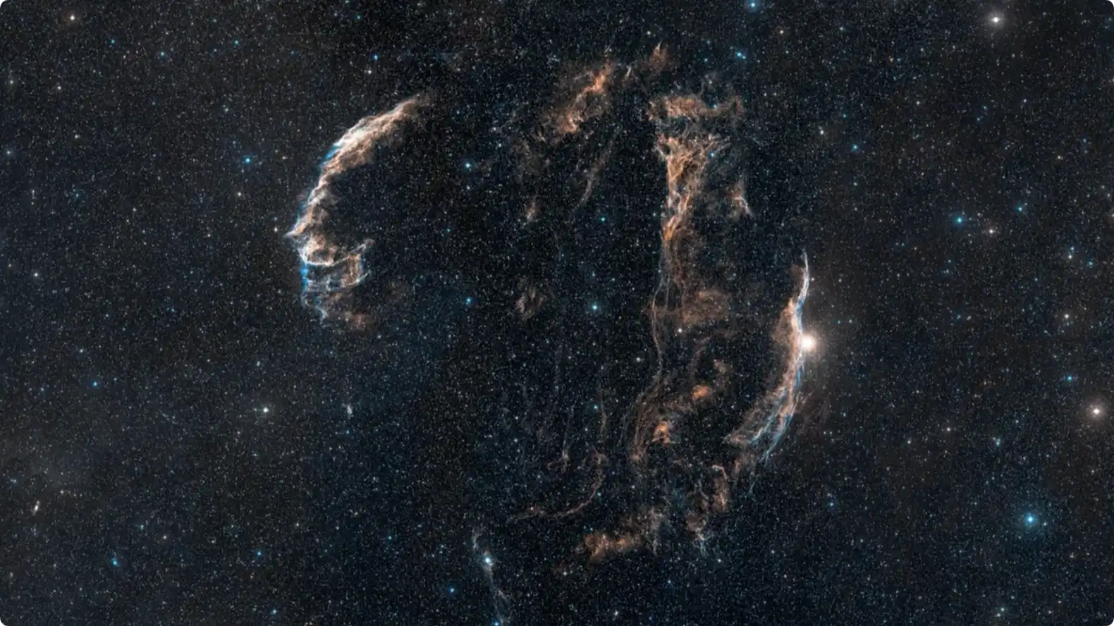 NASA哈勃捕捉到2万年前一颗恒星爆炸形成的直径约120光年气泡