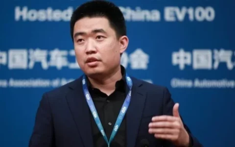 李想卸任理想汽车多家公司法定代表人 冯伟丽接任