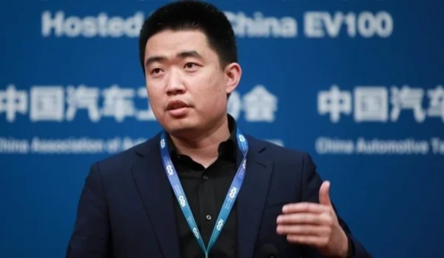 李想卸任理想汽车多家公司法定代表人 冯伟丽接任