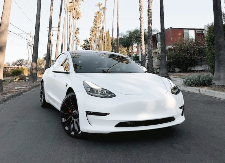 Tesla特斯拉进行OTA 软件更新   HW3 摄像头图像质量大幅提升
