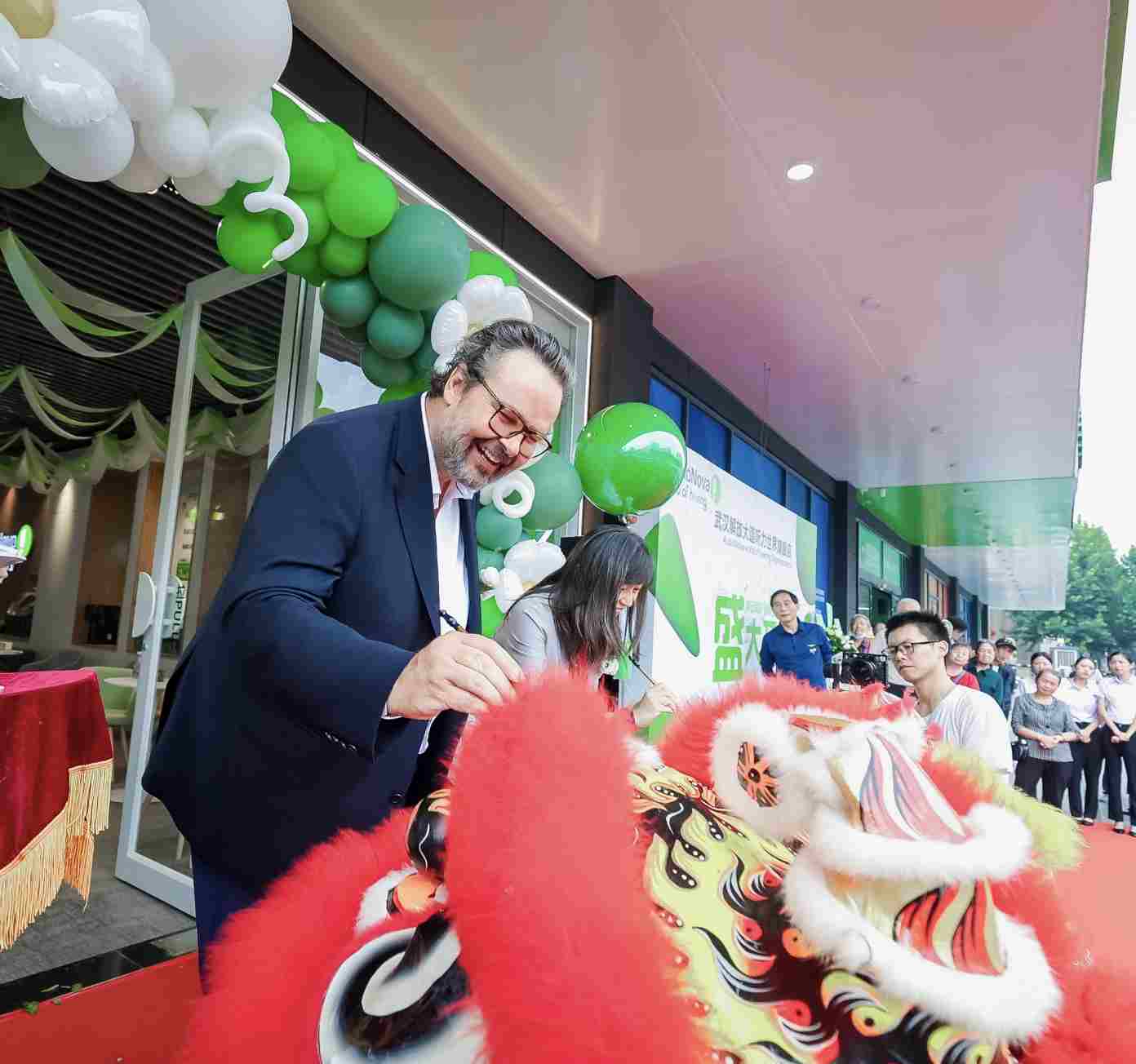 华中地区首家“听力世界”互动体验创新中心落地武汉 全面提升中国听力健康服务水准