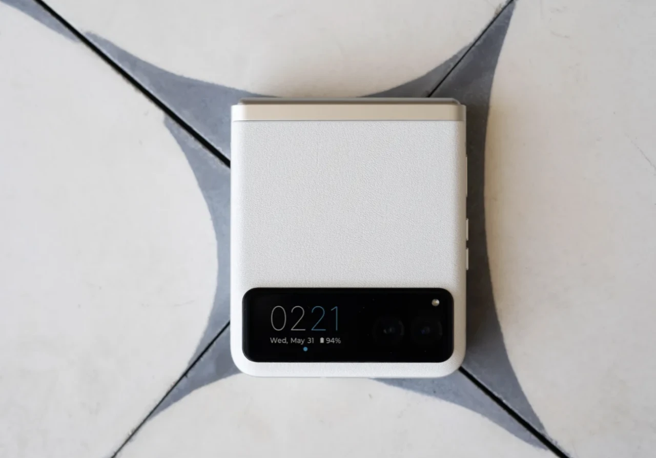 摩托罗拉Motorola Razr可折叠手机10月19日美国发售699.99美元