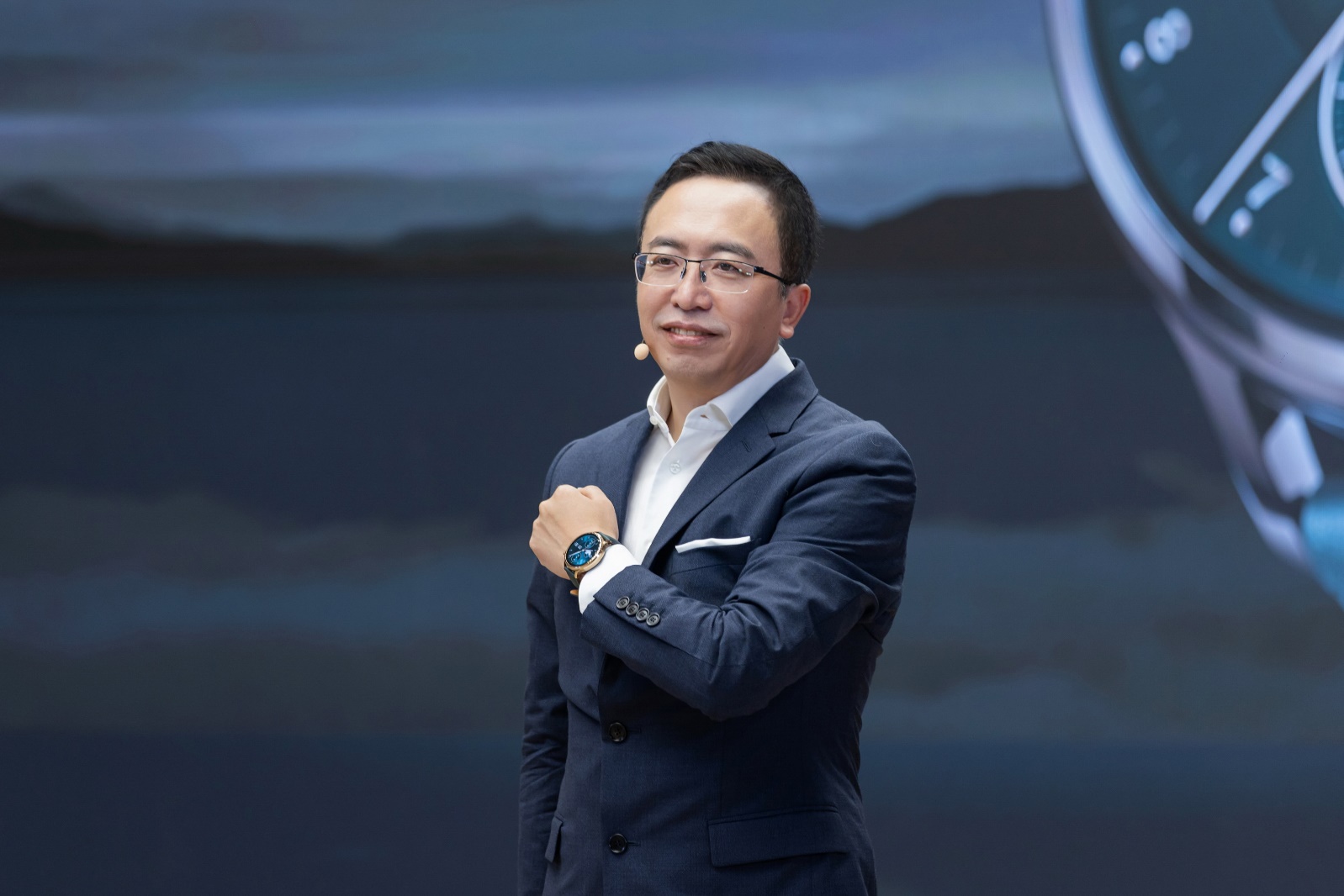 荣耀手表4 Pro发布售价1599元起   融合全新科技之智演绎全新魅力