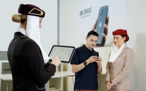 阿联酋航空公司推进 One Device 战略，为 2 万名空乘人员装备苹果 iPhone / iPad