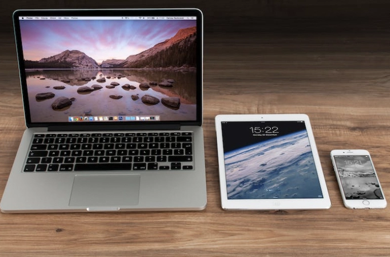 苹果 iOS 17 新功能引尴尬  远程医疗视频中出现烟花特效