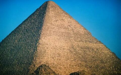 金字塔是古埃及伟大建筑，这些结构中隐藏着看似无法解释的奥秘
