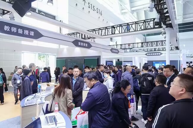 第82届中国教育装备展示会在津召开,华为擎云携多款教育产品及解决方案亮相