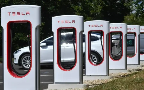 特斯拉Tesla汽车美国已有2000座超级充电站 全球累计超过50000座