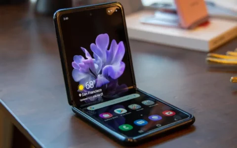 消息称三星Samsung Galaxy Z Flip 5手机复古版将于11月1日推出