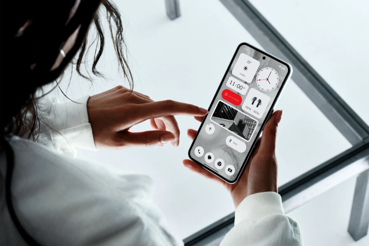 Nothing Phone (2)亚马逊美国促销只要629.10美元 节省69.9美元