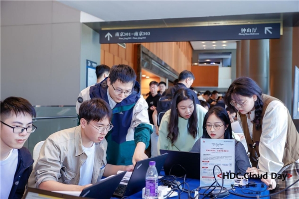 IoT与鸿蒙、低代码、生成式AI,引爆技术浪潮——华为云开发者日南京站成功举办