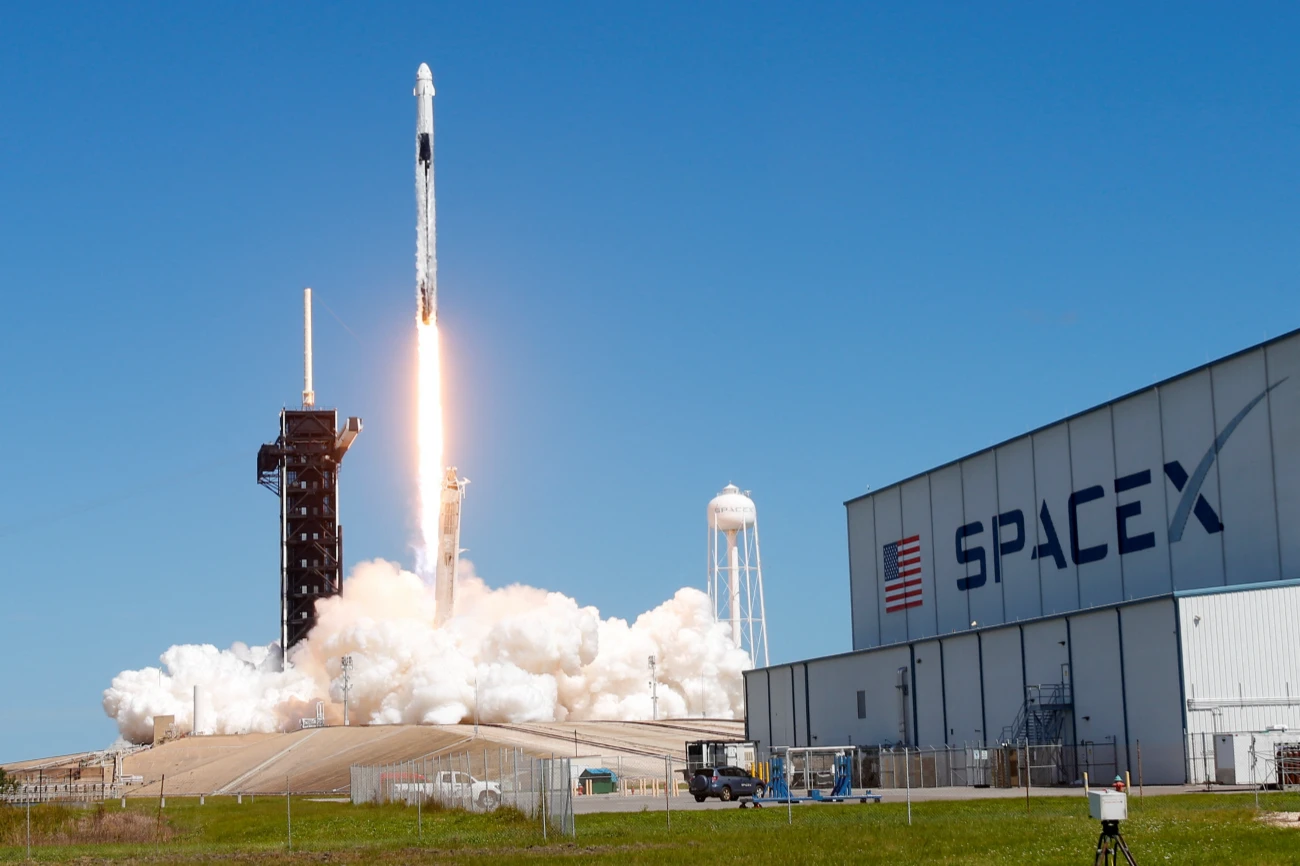 马斯克宣布卫星互联网服务盈亏平衡，SpaceX已经发射5000多颗星链卫星