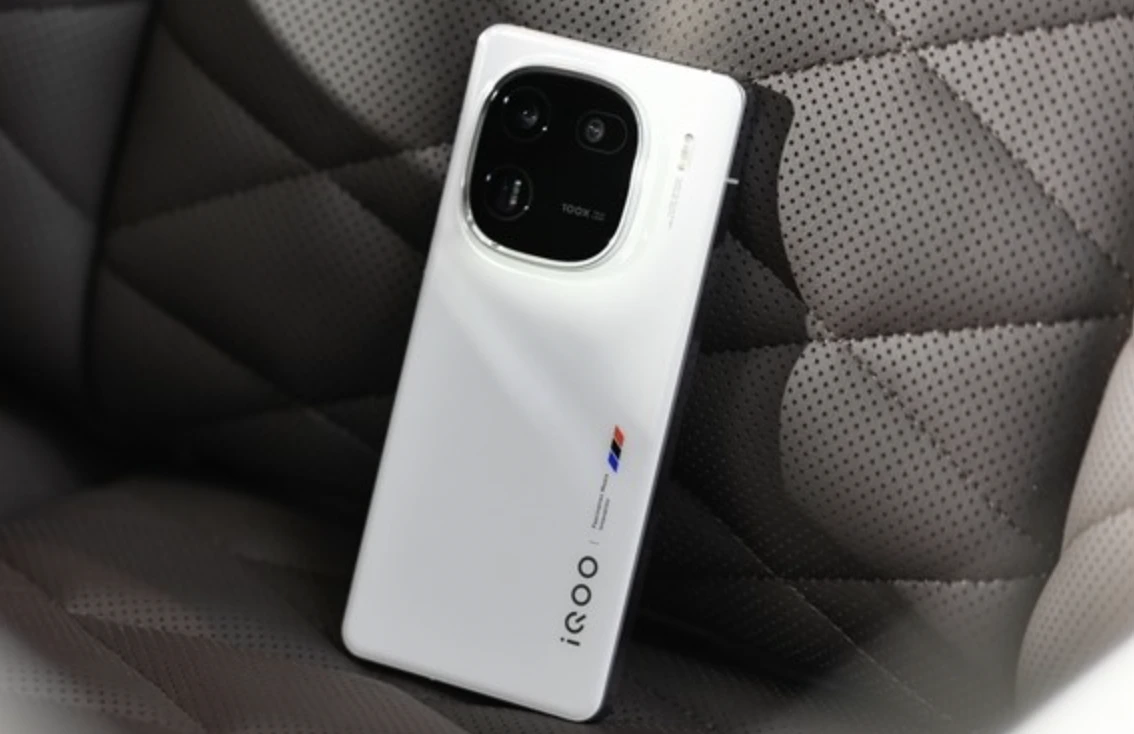 iQOO 12系列将首发电竞芯片Q1：率先实现游戏内超分插帧并发