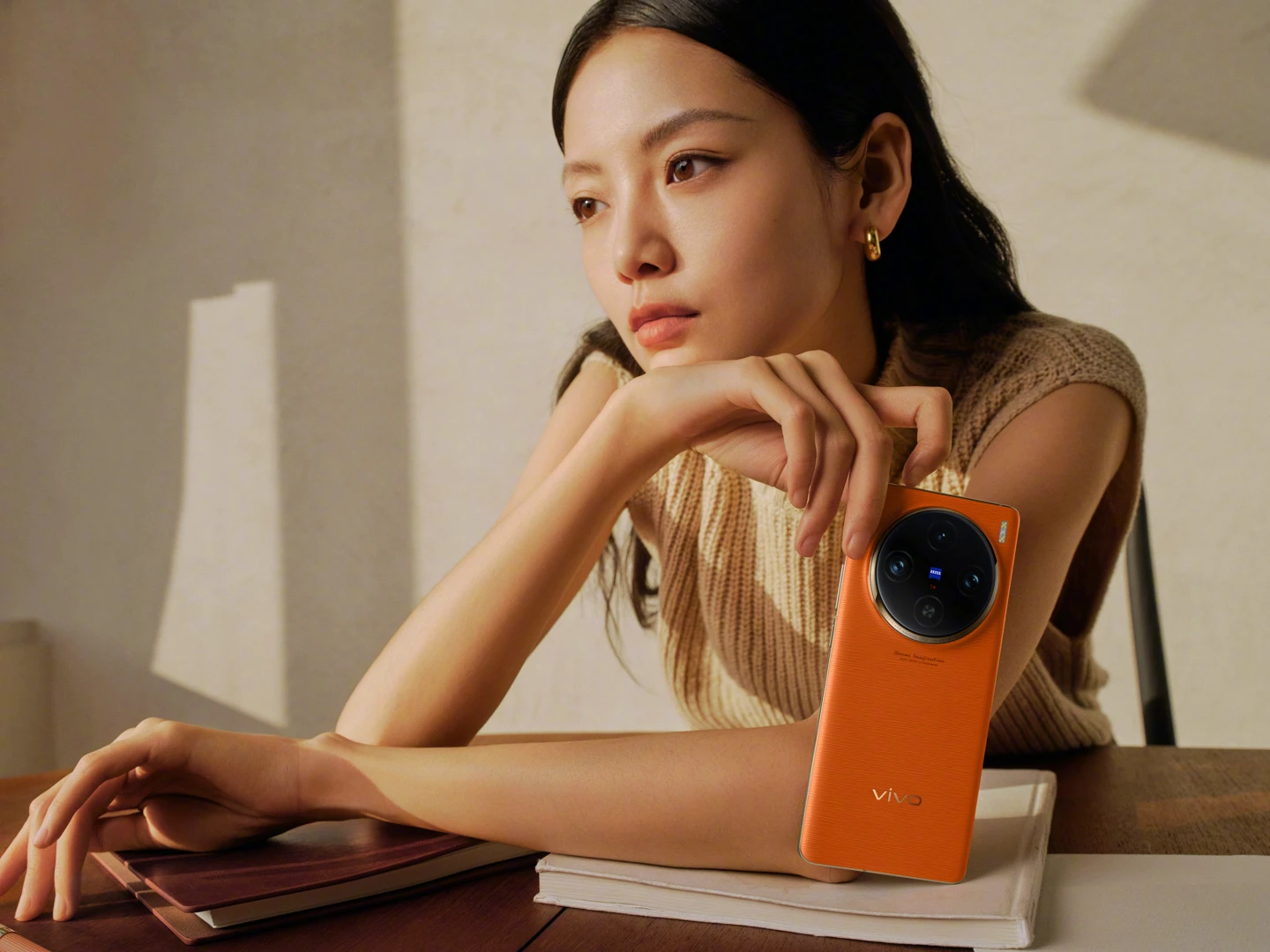vivo X100系列手机真机实拍图公布 首发联发科天玑9300跑分224万分