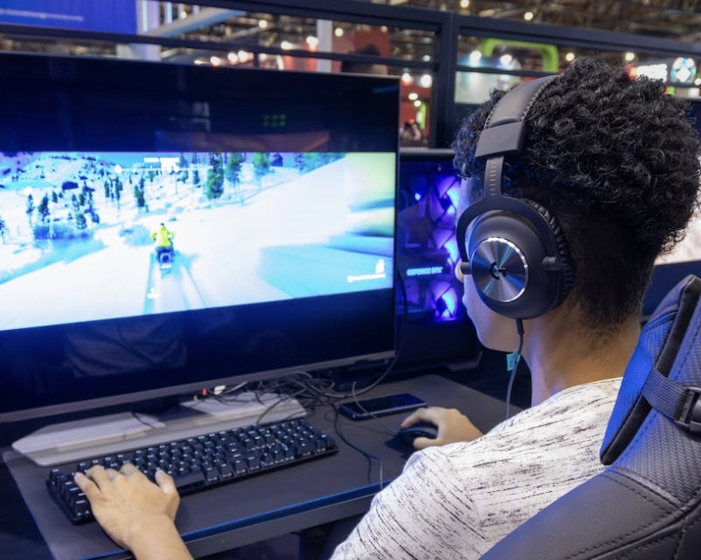 Samsung Odyssey Neo G7 4K UHD曲面游戏显示器在美国amazon优惠245美元   现在只需846美元