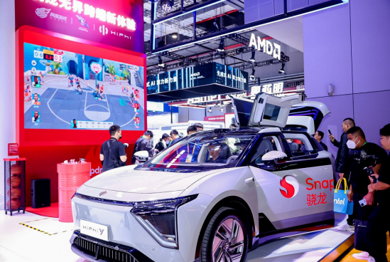 进博会孟樸谈汽车业，高通骁龙数字底盘携5G+AI助力中国汽车