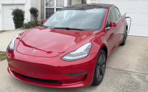 Uber司机用特斯拉Model 3跑网约车 行驶12万英里后电池坏掉