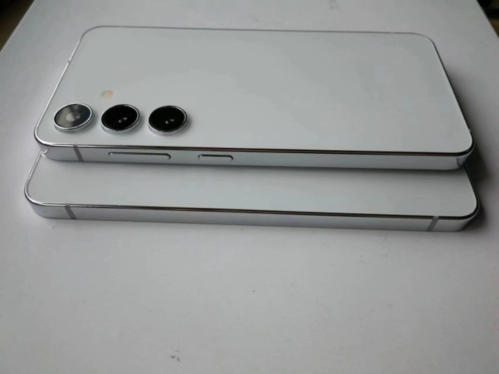 疑似三星Galaxy S24和Galaxy S24 Plus模型曝光 外观与上一代变化不大