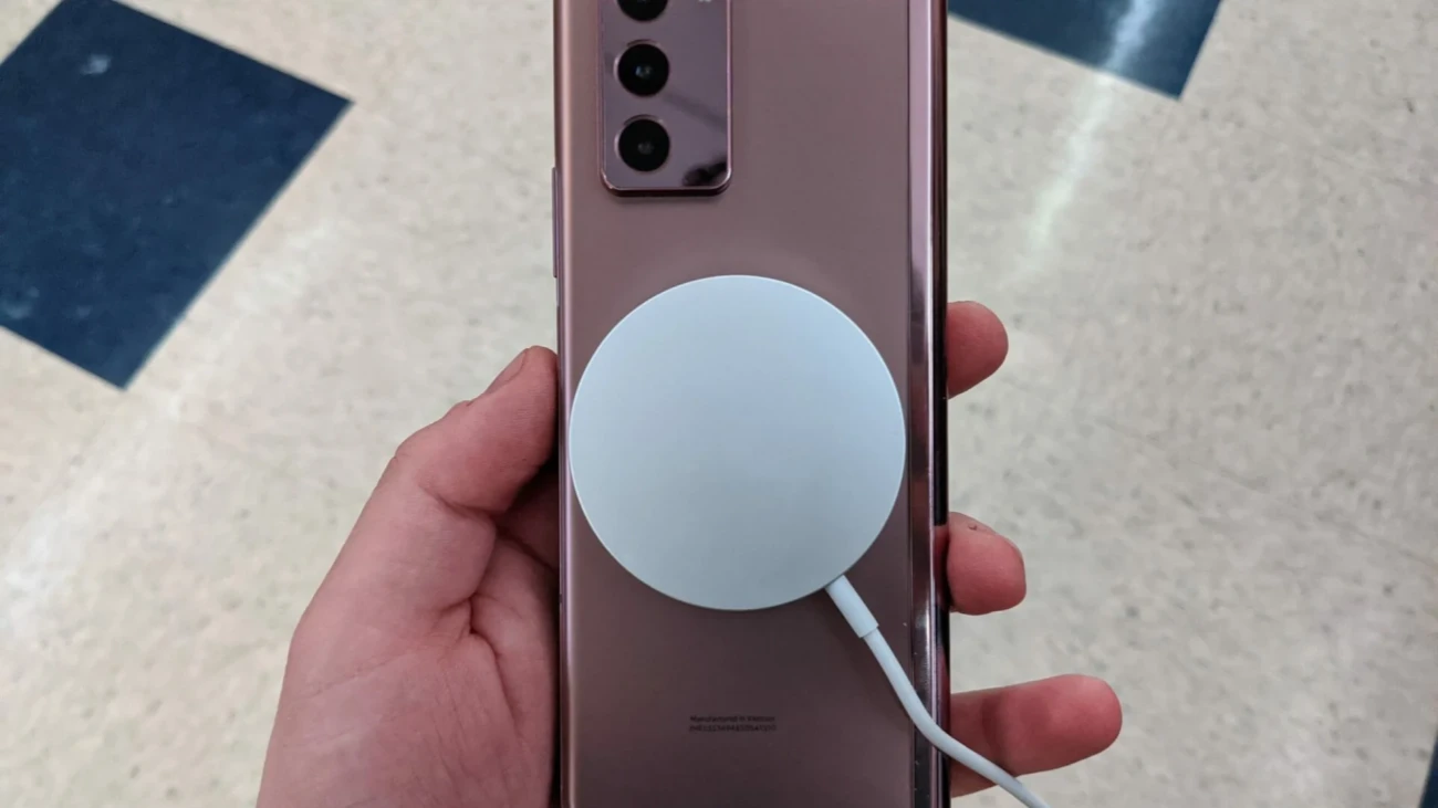 基于Apple MagSafe技术Qi 2无线充电即将上市 Android手机也将兼容
