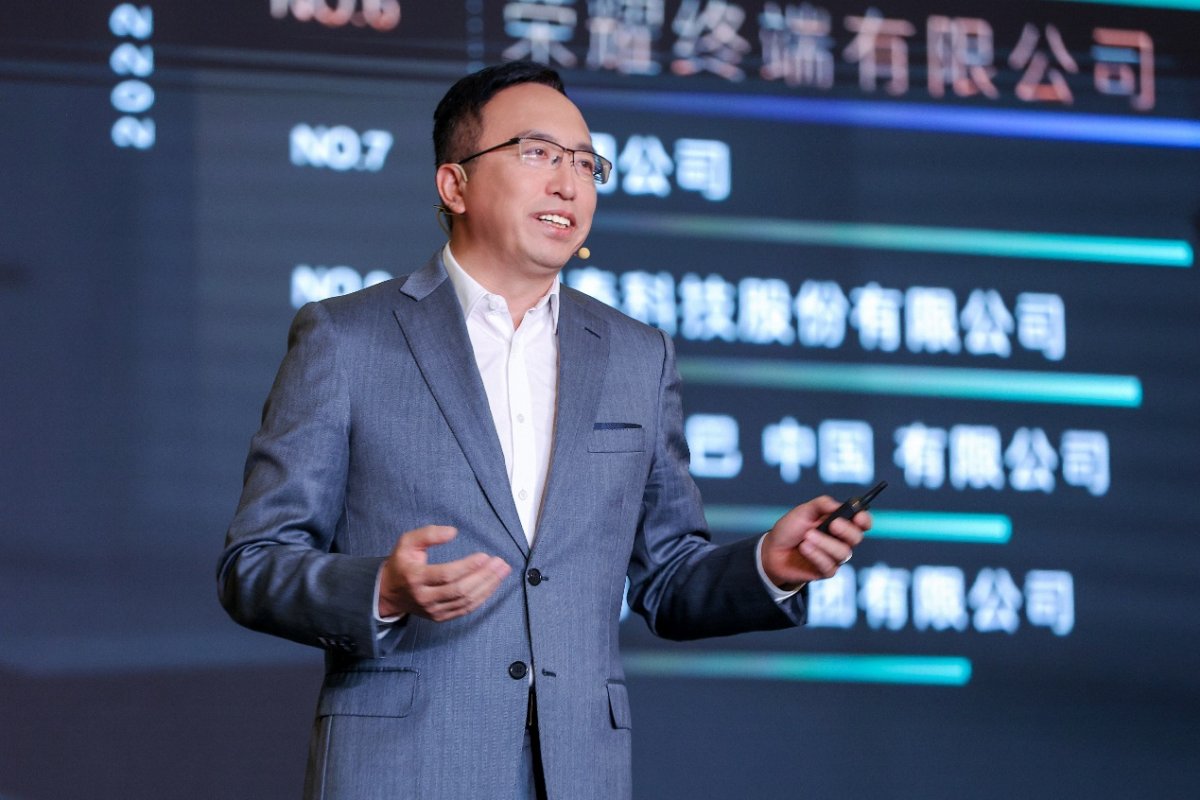 荣耀绿洲护眼实验室揭牌 发布全新“荣耀绿洲护眼屏”