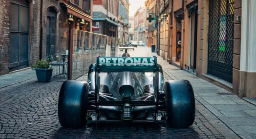 21世纪最贵F1赛车拍出1881.5万美元 梅赛德斯-AMG Petronas W04 F1赛车