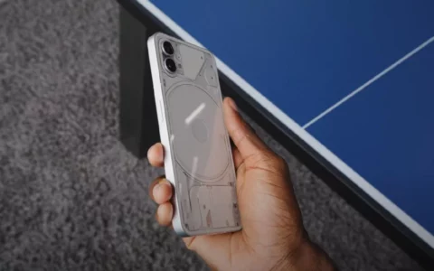 Nothing Phone (1)怎么样？ 值不值得购买