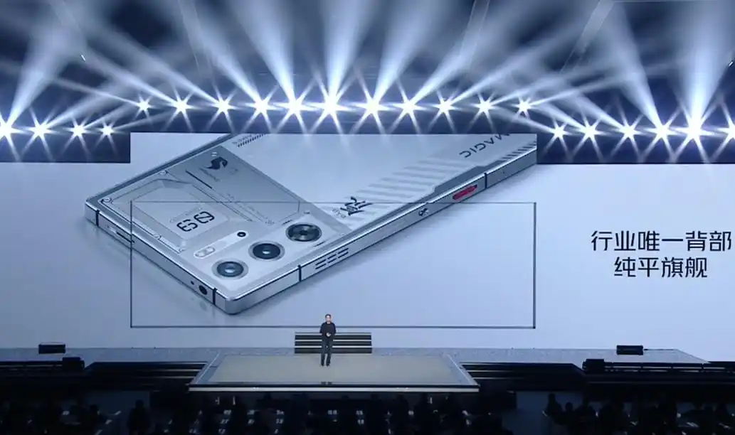 红魔Red Magic 9 Pro系列游戏手机亮相 行业唯一背部纯平旗舰