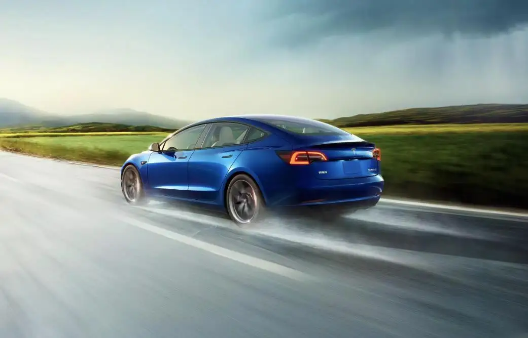 消息称特斯拉Tesla完全开源初代Roadster跑车的设计和工程文件