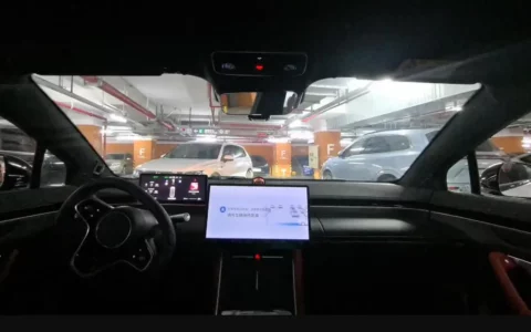 华为HUAWEI无人代客泊车视频曝光 会自己找车位